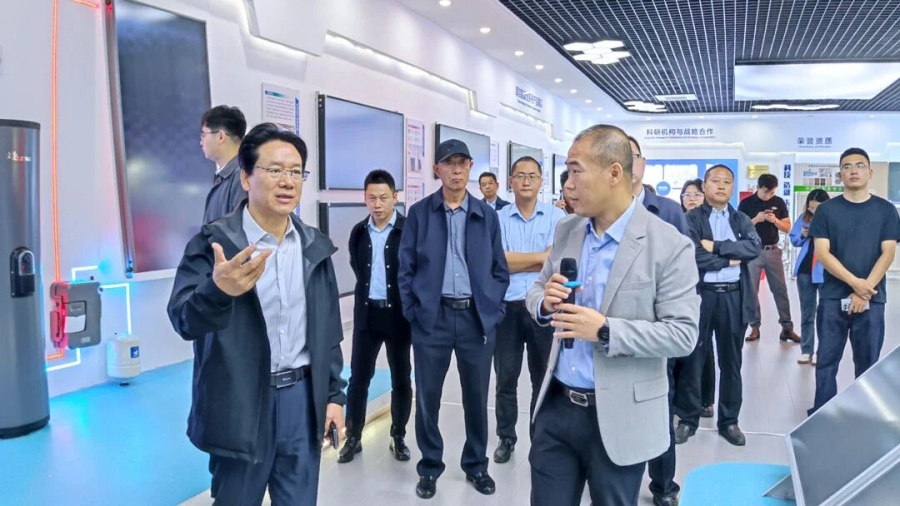 呼伦贝尔市领导一行莅临金亨新能源 共探清洁能源合作新路径
